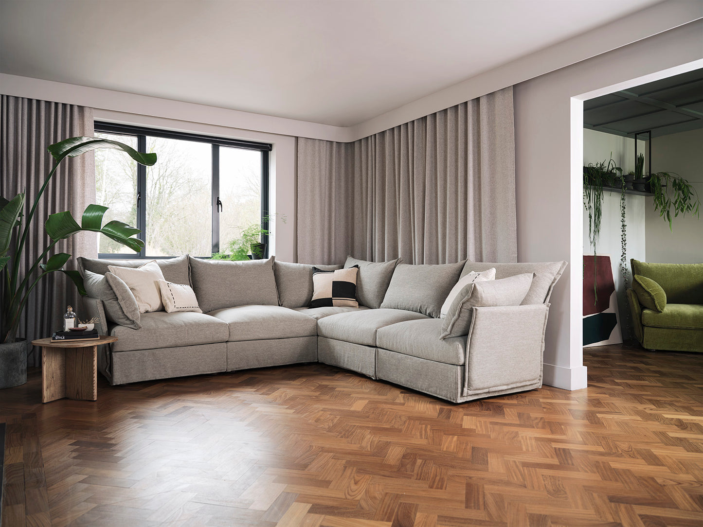 Model 06 Corner Sofa with Ottoman Linen